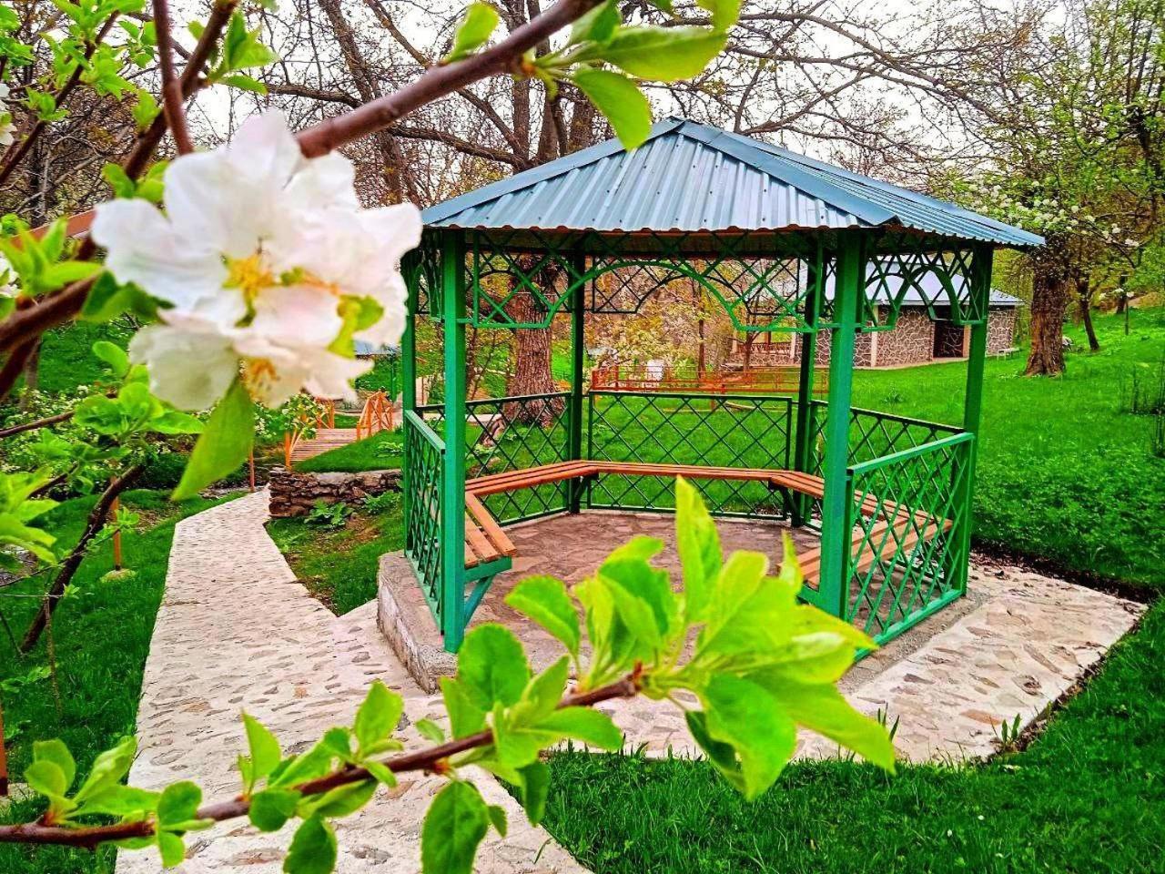 Hayat Guesthouse Nuratau Mountain Yukary-Ukhum Dış mekan fotoğraf